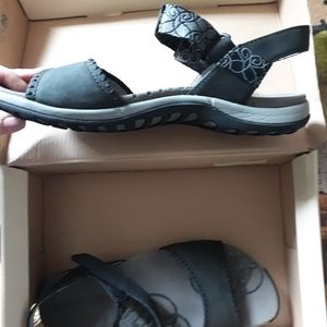 Merrell sandals size 8